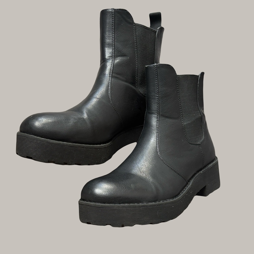 Dirty Laundry Montana Black Platform Chelsea Ankle Boots